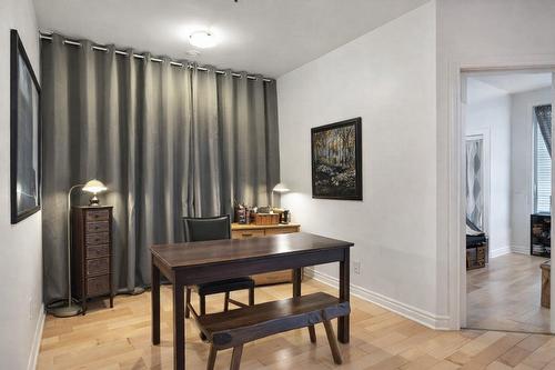 Boudoir - 201-1210 Rue St-Antoine E., Montréal (Ville-Marie), QC - Indoor Photo Showing Dining Room