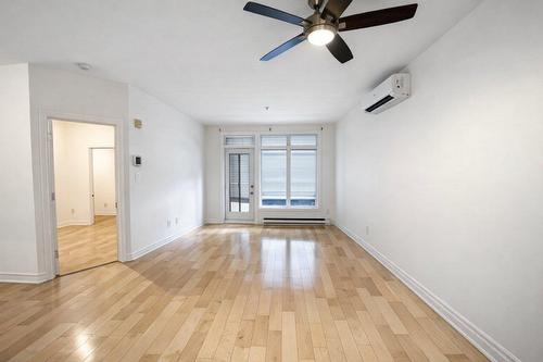 Salon - 201-1210 Rue St-Antoine E., Montréal (Ville-Marie), QC - Indoor Photo Showing Other Room