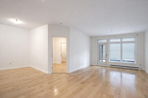Salon - 201-1210 Rue St-Antoine E., Montréal (Ville-Marie), QC - Indoor Photo Showing Other Room