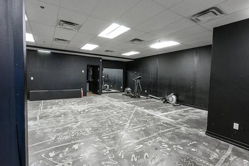 Commerce - 106-114-2001 Av. Victoria, Saint-Lambert, QC - Indoor