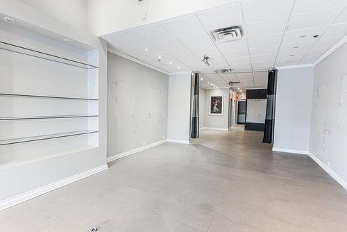 Commerce - 106-114-2001 Av. Victoria, Saint-Lambert, QC - Indoor Photo Showing Other Room