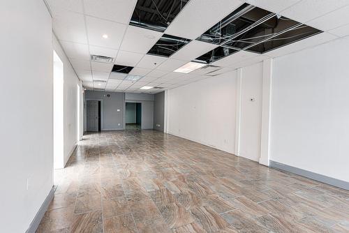 Commerce - 106-114-2001 Av. Victoria, Saint-Lambert, QC - Indoor Photo Showing Other Room