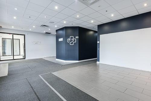 Commerce - 106-114-2001 Av. Victoria, Saint-Lambert, QC - Indoor Photo Showing Other Room