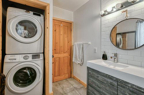 Salle de bains - 2149  - 2151 Av. Du Mont-Vert, Val-David, QC - Indoor Photo Showing Laundry Room