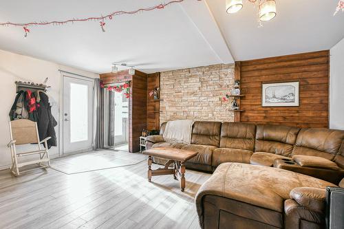 Salon - 2149  - 2151 Av. Du Mont-Vert, Val-David, QC - Indoor Photo Showing Living Room
