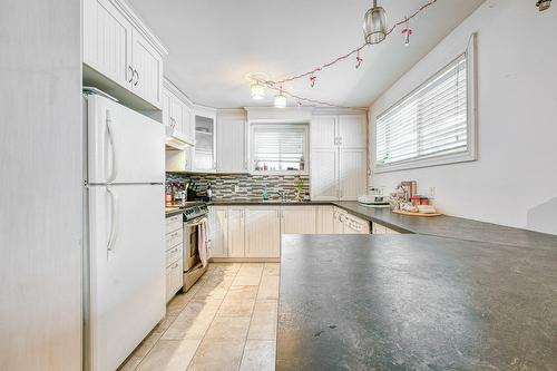 Cuisine - 2149  - 2151 Av. Du Mont-Vert, Val-David, QC - Indoor Photo Showing Kitchen