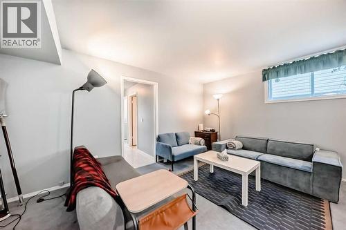 142 Hunterhorn Drive Ne, Calgary, AB - Indoor Photo Showing Living Room