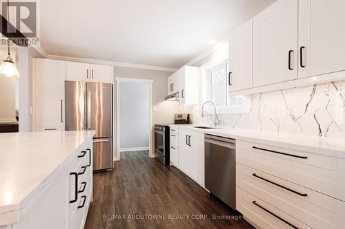 626 Cape Avenue, Burlington, ON - Indoor Photo Showing Kitchen With Upgraded Kitchen