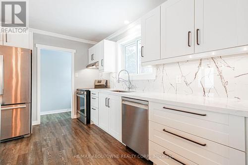 626 Cape Avenue, Burlington, ON - Indoor Photo Showing Kitchen With Upgraded Kitchen