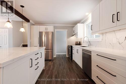 626 Cape Avenue, Burlington, ON - Indoor Photo Showing Kitchen With Upgraded Kitchen