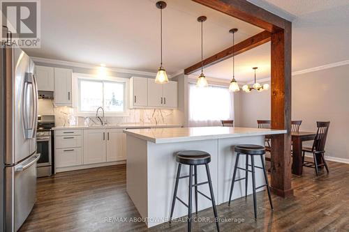 626 Cape Avenue, Burlington, ON - Indoor Photo Showing Kitchen With Upgraded Kitchen