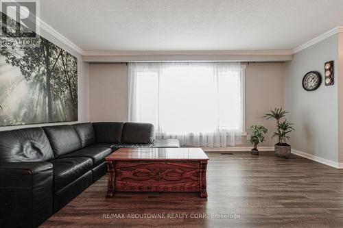626 Cape Avenue, Burlington, ON - Indoor Photo Showing Living Room