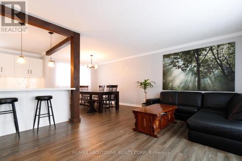 626 Cape Avenue, Burlington, ON - Indoor Photo Showing Living Room
