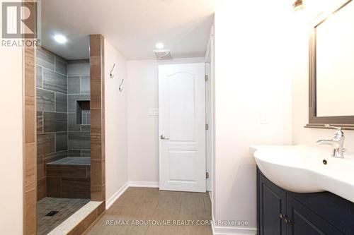 626 Cape Avenue, Burlington, ON - Indoor Photo Showing Bathroom
