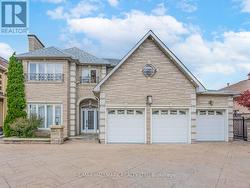 138 ELGIN MILLS ROAD W  Richmond Hill, ON L4C 4M2