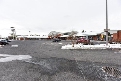 Frontage - 200-2001 Av. Victoria, Saint-Lambert, QC - Outdoor