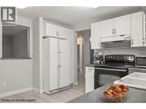 727 Houghton Road Unit# 104, Kelowna, BC - Indoor Photo Showing Kitchen