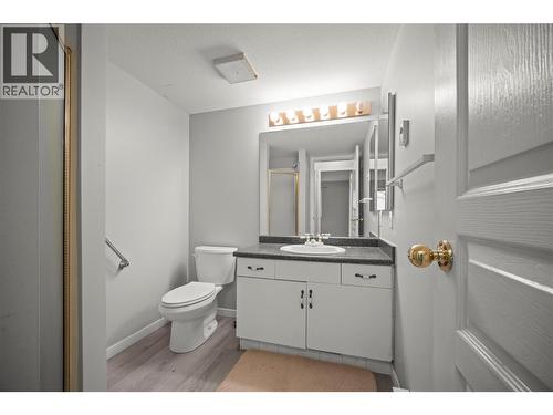 Main washroom - 727 Houghton Road Unit# 104, Kelowna, BC - Indoor Photo Showing Bathroom