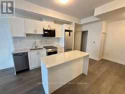 1201 - 705 DAVIS DRIVE  Newmarket, ON L3Y 0J1