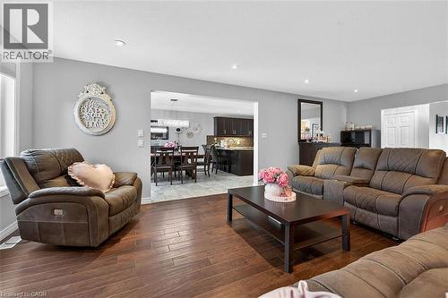 71 Jessica Street, Hamilton, ON - Indoor Photo Showing Living Room