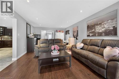 71 Jessica Street, Hamilton, ON - Indoor Photo Showing Living Room