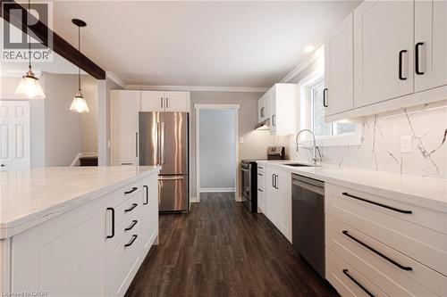 626 Cape Avenue, Burlington, ON - Indoor Photo Showing Kitchen With Upgraded Kitchen