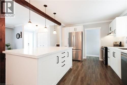 626 Cape Avenue, Burlington, ON - Indoor Photo Showing Kitchen With Upgraded Kitchen