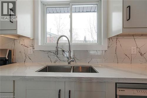 626 Cape Avenue, Burlington, ON - Indoor Photo Showing Kitchen With Double Sink