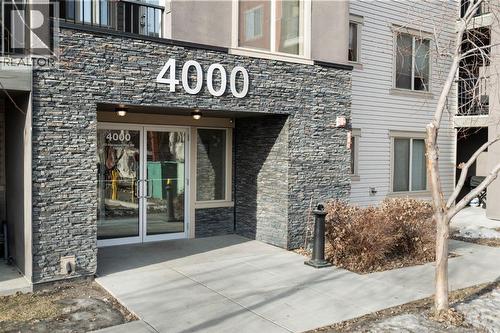 4220, 403 Mackenzie Way SW  Airdrie, AB T4B 3V7