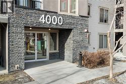 4220, 403 Mackenzie Way SW  Airdrie, AB T4B 3V7