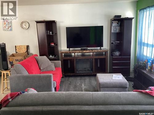 973 Argyle Street, Regina, SK - Indoor Photo Showing Living Room