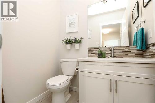 711 Moonlight Crescent W, Lethbridge, AB - Indoor Photo Showing Bathroom