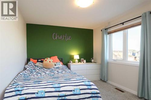 711 Moonlight Crescent W, Lethbridge, AB - Indoor Photo Showing Bedroom