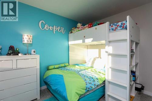 711 Moonlight Crescent W, Lethbridge, AB - Indoor Photo Showing Bedroom