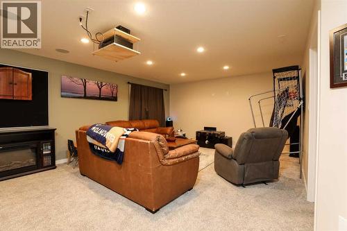 711 Moonlight Crescent W, Lethbridge, AB - Indoor Photo Showing Other Room