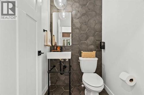 116 Ranchers View, Okotoks, AB - Indoor Photo Showing Bathroom