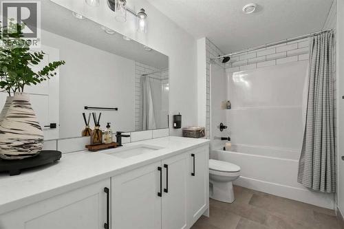 116 Ranchers View, Okotoks, AB - Indoor Photo Showing Bathroom