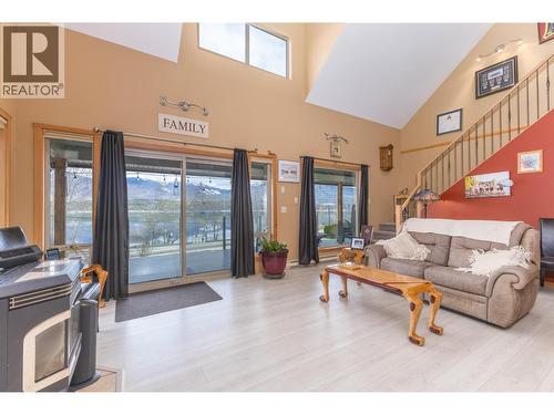 3572 Eagle Bay Road, Eagle Bay, BC - Indoor Photo Showing Living Room