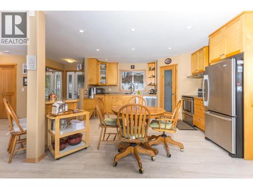 3572 Eagle Bay Road, Eagle Bay, BC - Indoor