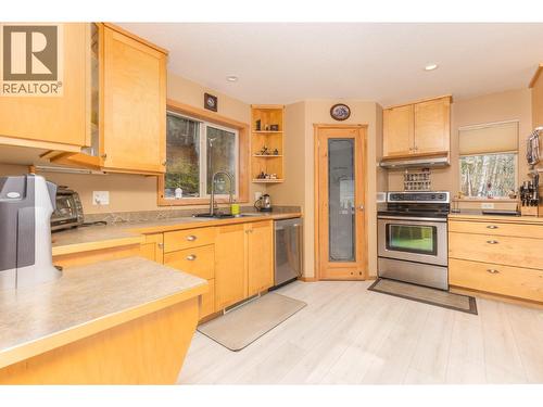 3572 Eagle Bay Road, Eagle Bay, BC - Indoor Photo Showing Kitchen