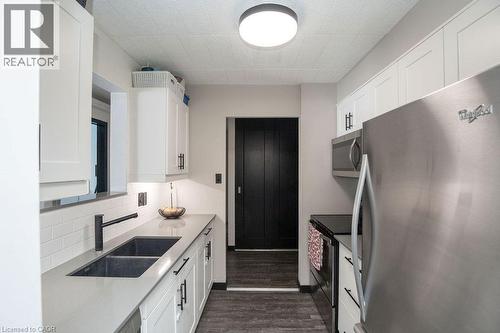 71 Vanier Drive Unit# 110, Kitchener, ON - Indoor Photo Showing Kitchen With Double Sink With Upgraded Kitchen