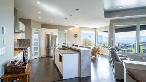 4134 Camelback Way, Vernon, BC - Indoor Photo Showing Kitchen With Upgraded Kitchen