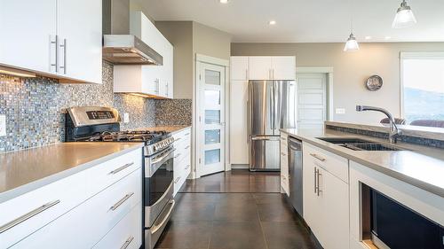 4134 Camelback Way, Vernon, BC - Indoor Photo Showing Kitchen With Double Sink With Upgraded Kitchen
