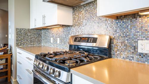 4134 Camelback Way, Vernon, BC - Indoor Photo Showing Kitchen With Upgraded Kitchen
