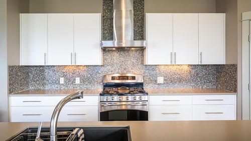 4134 Camelback Way, Vernon, BC - Indoor Photo Showing Kitchen With Upgraded Kitchen