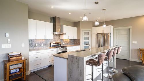 4134 Camelback Way, Vernon, BC - Indoor Photo Showing Kitchen With Upgraded Kitchen