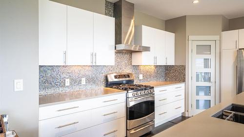 4134 Camelback Way, Vernon, BC - Indoor Photo Showing Kitchen With Upgraded Kitchen