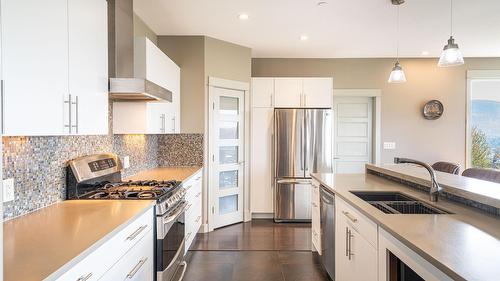 4134 Camelback Way, Vernon, BC - Indoor Photo Showing Kitchen With Double Sink With Upgraded Kitchen