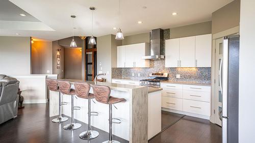 4134 Camelback Way, Vernon, BC - Indoor Photo Showing Kitchen With Upgraded Kitchen