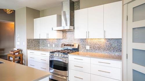 4134 Camelback Way, Vernon, BC - Indoor Photo Showing Kitchen With Upgraded Kitchen